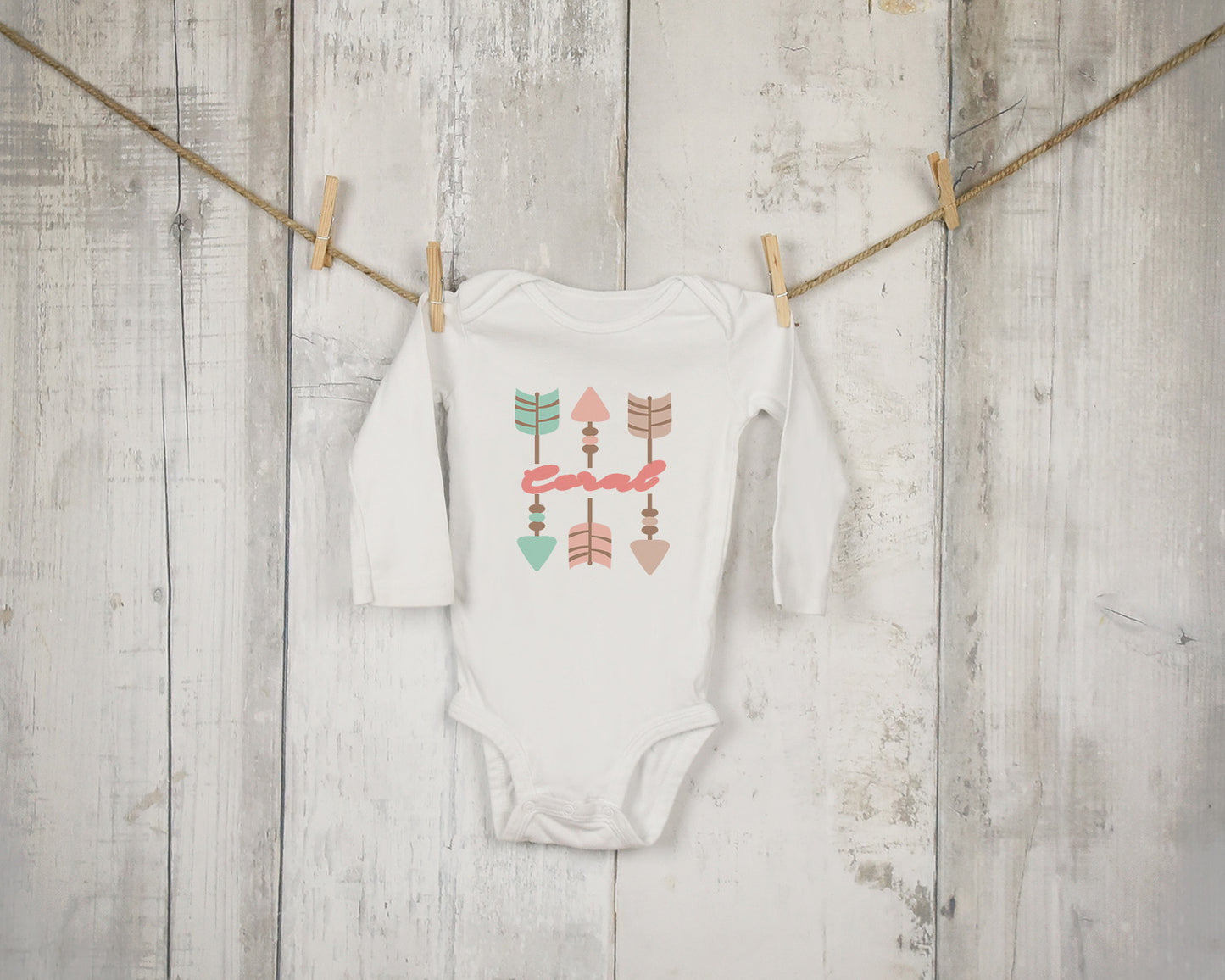 Body Blanco Personalizado para Bebés con Nombre - Modelo Coral Flechitas Boho