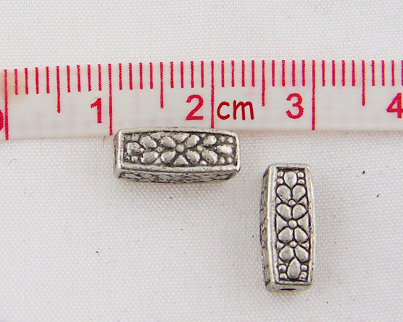 Cuentas Rectangulares de Aleación de Zinc Plata Antigua con Diseño de Flor - 12mm x 4mm - Set de 2