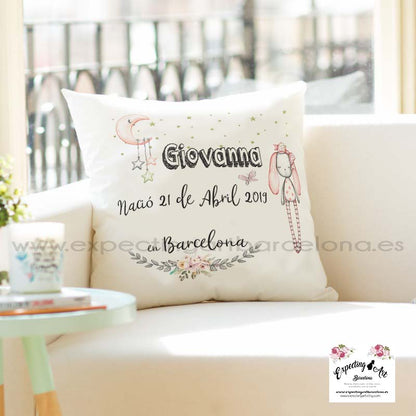 Cojín nacimiento de bebé personalizado con nombre y datos Bebé | Modelo GIovanna Conejita | Funda desenfundable (35cm x 35cm 40cm x 40cm)