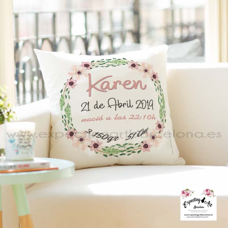 Cojín nacimiento de bebé personalizado con nombre y datos Bebé | Modelo Karen Flores | Funda desenfundable (35cm x 35cm 40cm x 40cm)