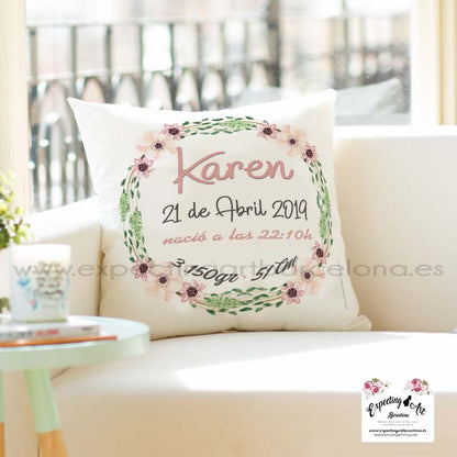 Cojín nacimiento de bebé personalizado con nombre y datos Bebé | Modelo Karen Flores | Funda desenfundable (35cm x 35cm 40cm x 40cm)
