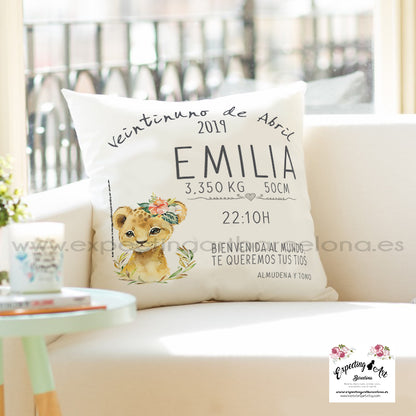 Cojín nacimiento de bebé personalizado con nombre y datos Bebé | Modelo baby leoncita| Funda desenfundable (35cm x 35cm 40cm x 40cm)