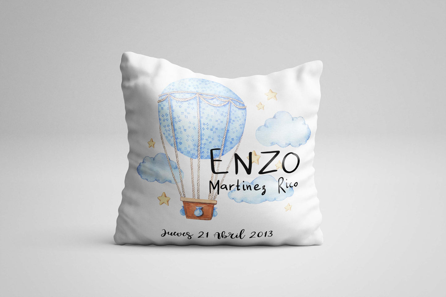 Cojín nacimiento de bebé personalizado con nombre y datos del bebé| Modelo Globo aerostático Azul Enzo| Funda desenfundable (35cm x 35cm 40cm x 40cm)