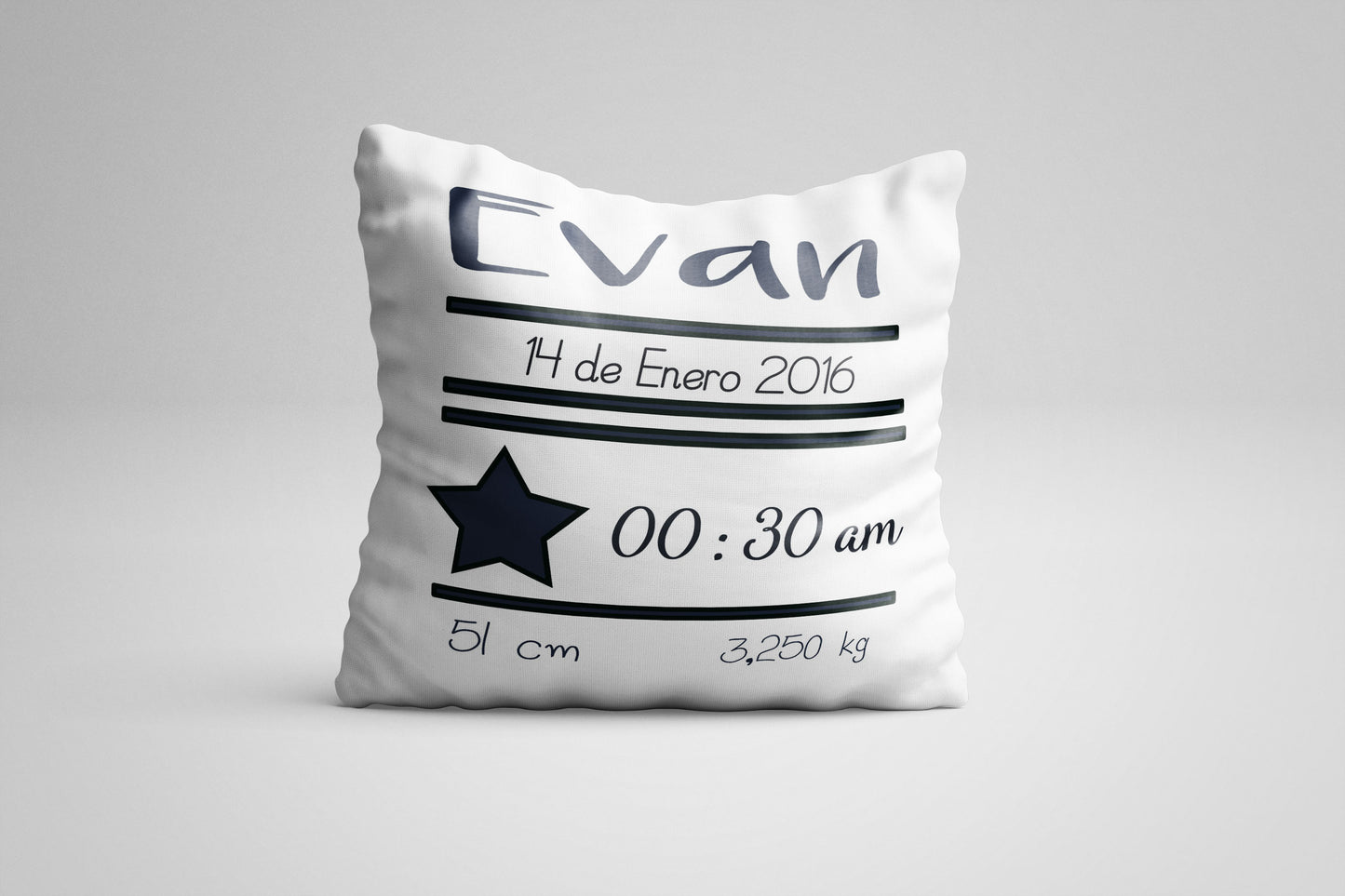Cojín nacimiento de bebé personalizado con nombre y datos Bebé | Modelo Evan black and white | Funda desenfundable (35cm x 35cm 40cm x 40cm)