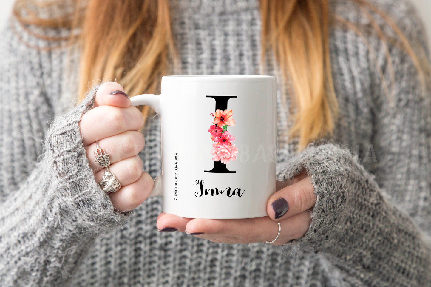 Taza Personalizada con Inicial y Flores | Regalo Cumpleaños Especial