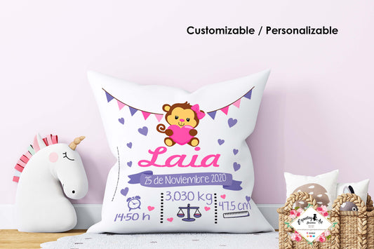 Cojín nacimiento de bebé personalizado con nombre y datos Bebé | Modelo monita laia | Funda desenfundable (35cm x 35cm 40cm x 40cm)