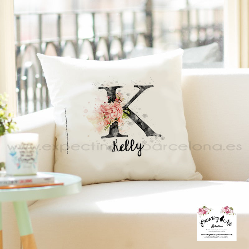 Cojín de Amistad Personalizado con Nombre | Modelo Inicial Flores | Funda Desenfundable (35cm x 35cm / 40cm x 40cm)