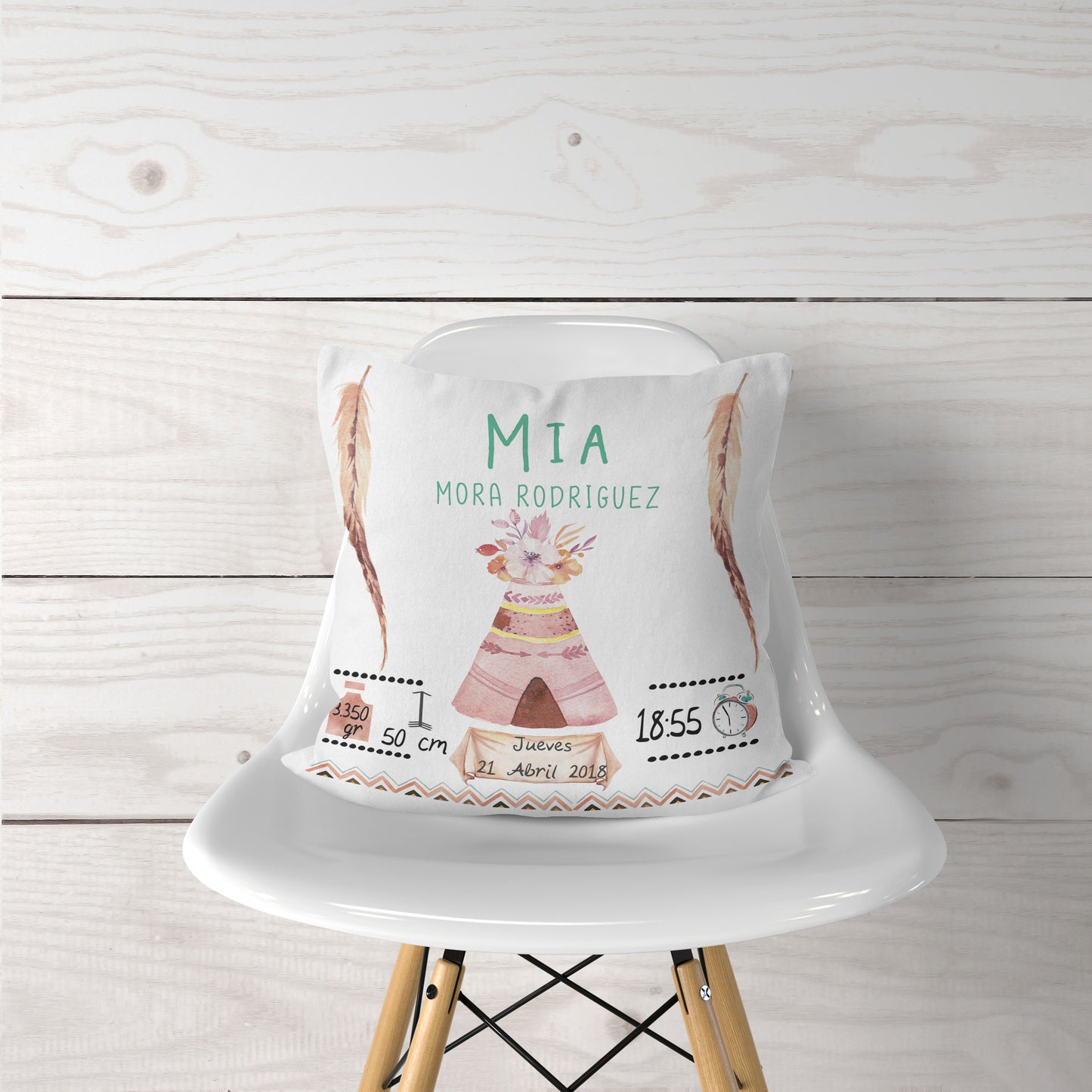 Cojín nacimiento de bebé personalizado con nombre y datos Bebé | Modelo Mia tepee | Funda desenfundable (35cm x 35cm 40cm x 40cm)