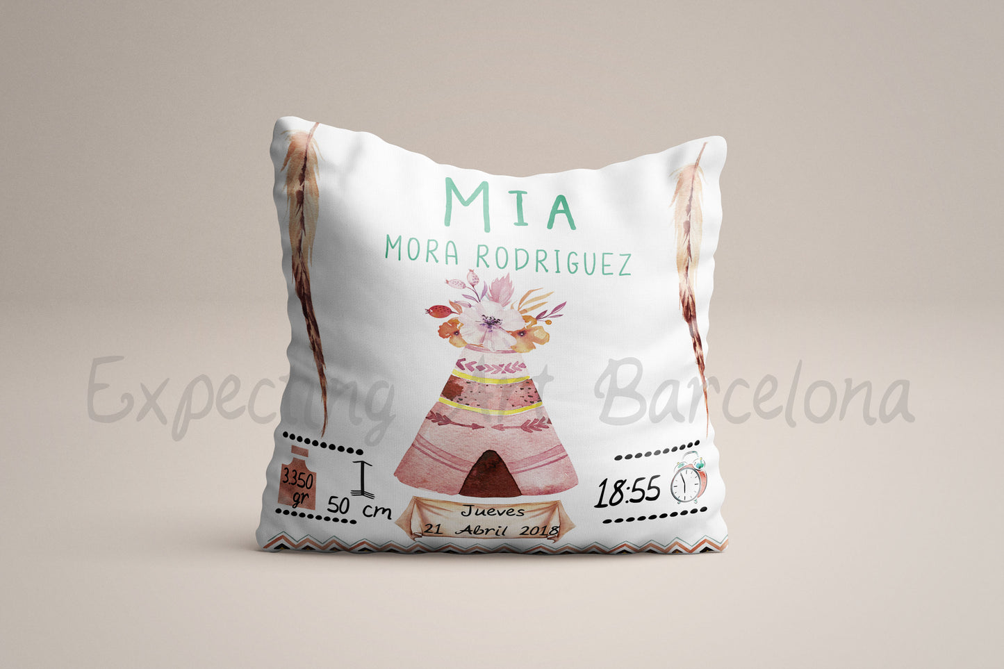Cojín nacimiento de bebé personalizado con nombre y datos Bebé | Modelo Mia tepee | Funda desenfundable (35cm x 35cm 40cm x 40cm)