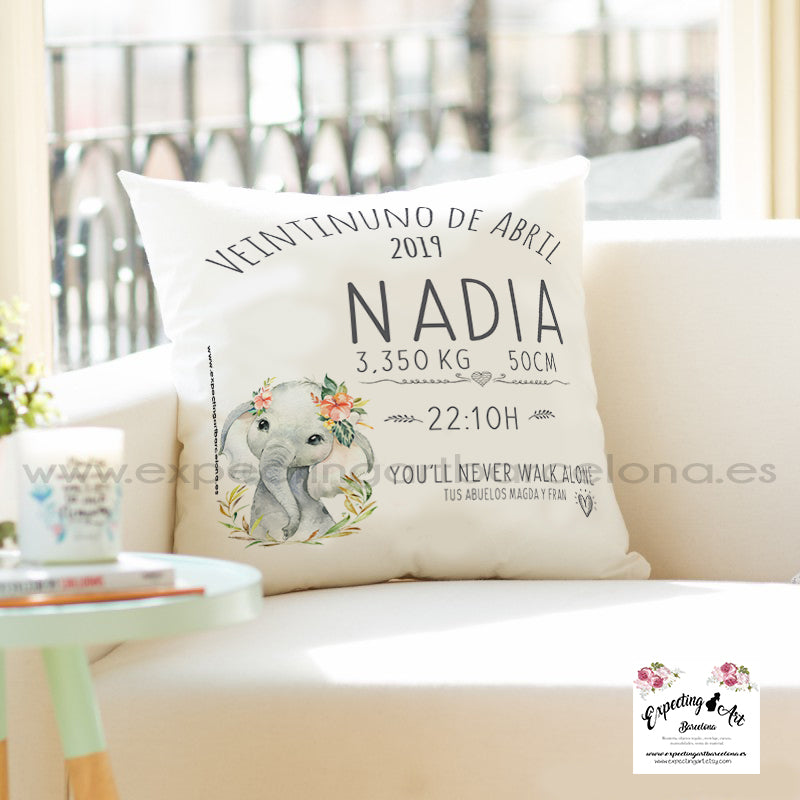 Cojín nacimiento de bebé personalizado con nombre y datos Bebé | Modelo Nadia elefantita | Funda desenfundable (35cm x 35cm 40cm x 40cm)
