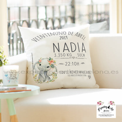 Cojín nacimiento de bebé personalizado con nombre y datos Bebé | Modelo Nadia elefantita | Funda desenfundable (35cm x 35cm 40cm x 40cm)