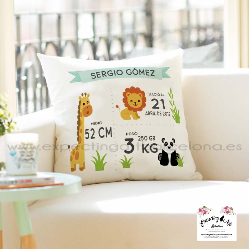 Cojín nacimiento de bebé personalizado con nombre y datos Bebé | Modelo animalitos zoo| Funda desenfundable (35cm x 35cm 40cm x 40cm)