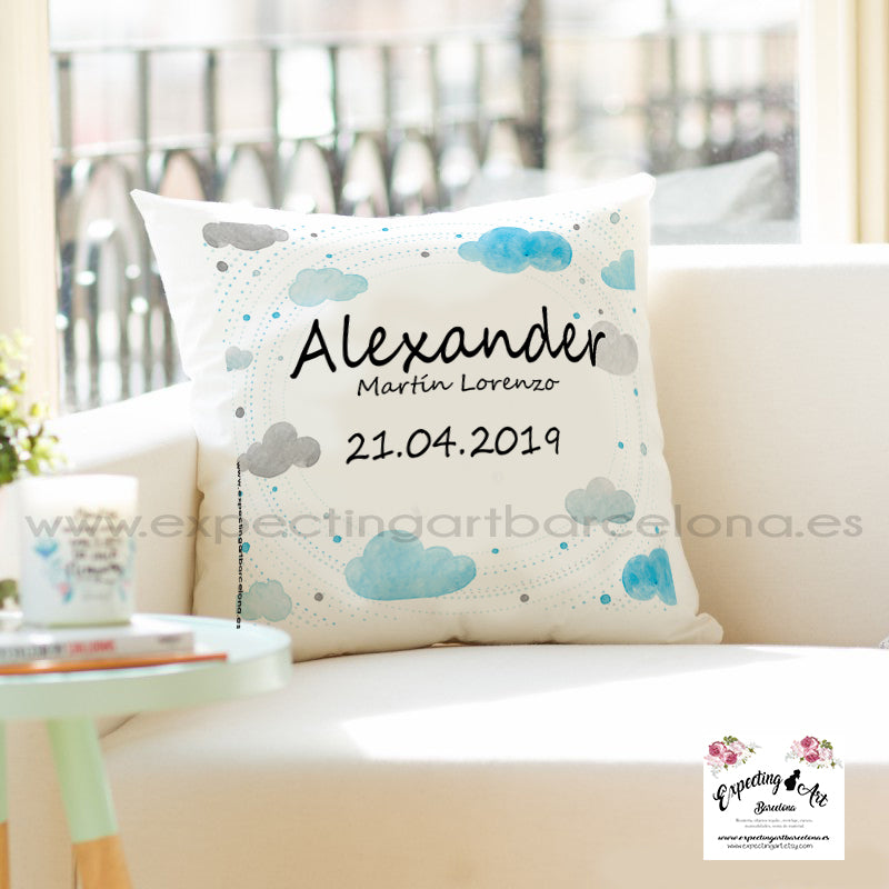 Cojín nacimiento de bebé personalizado con nombre| Modelo nubes Alexander |  Funda desenfundable (35cm x 35cm 40cm x 40cm)