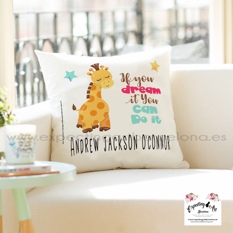 Cojín para niño personalizado con nombre| Modelo Jirafa Andrew| Funda desenfundable (35cm x 35cm 40cm x 40cm)
