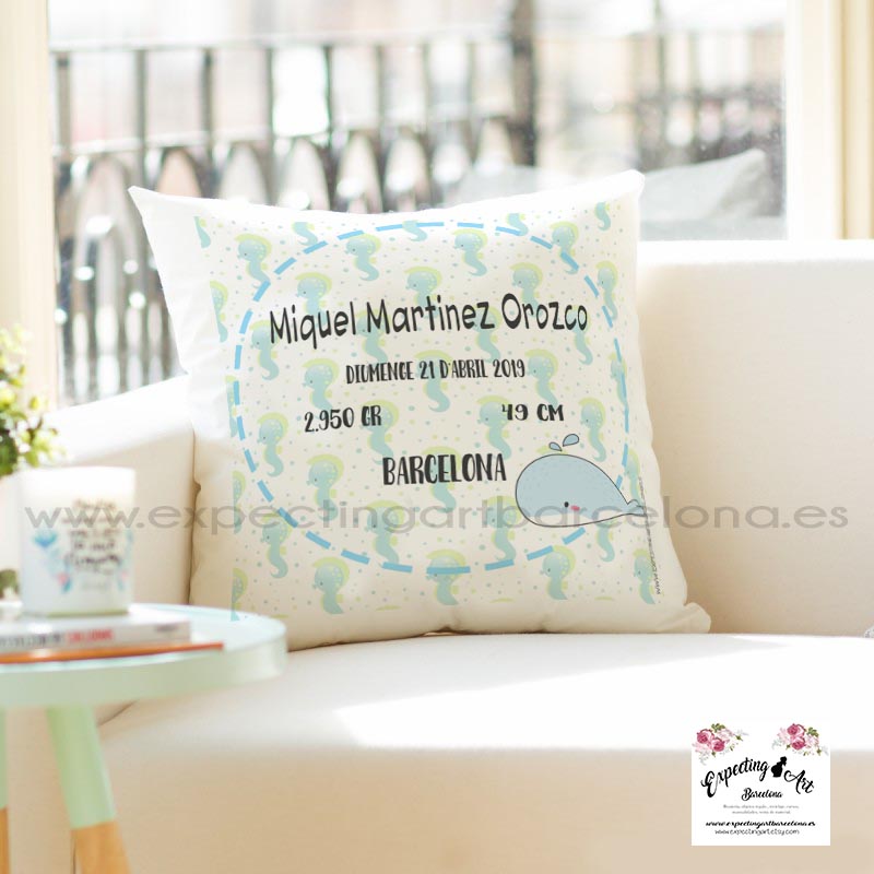 Cojín nacimiento de bebé personalizado con nombre| Modelo Miquel Ballenita marina |Funda desenfundable (35cm x 35cm 40cm x 40cm)