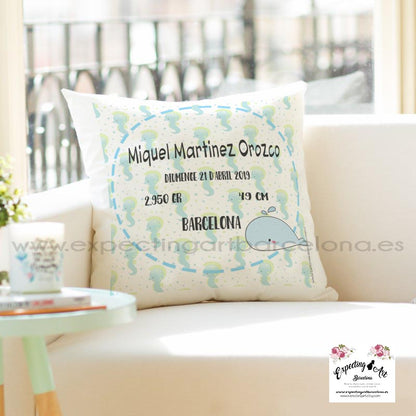 Cojín nacimiento de bebé personalizado con nombre| Modelo Miquel Ballenita marina |Funda desenfundable (35cm x 35cm 40cm x 40cm)