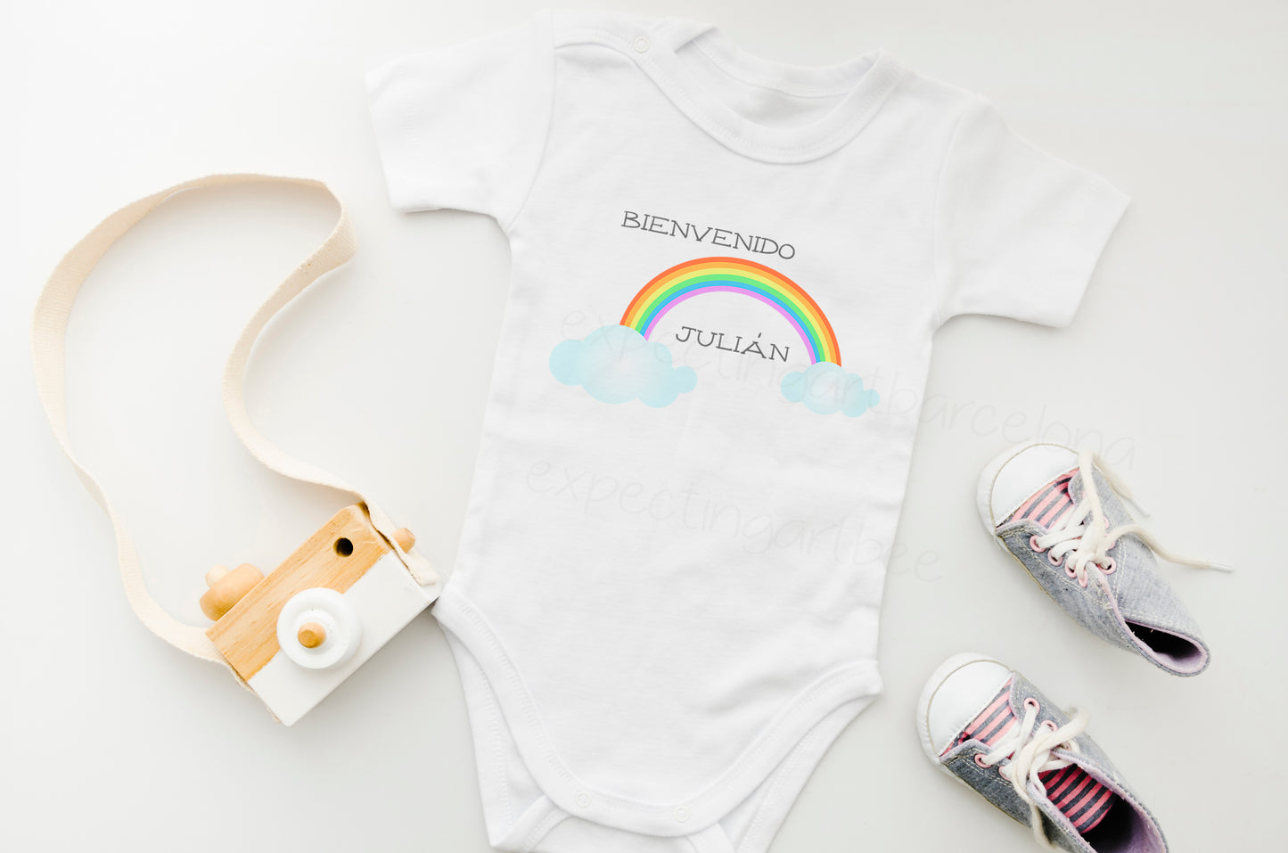 Bodie Blanco Personalizado con Nombre | Modelo Bebé Arcoiris - 100% Algodón | Tallas Varias