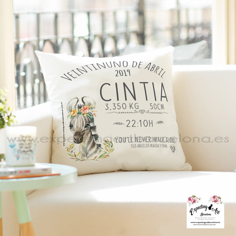 Cojín nacimiento de bebé personalizado con nombre| Modelo cebra Cintia| Funda desenfundable (35cm x 35cm 40cm x 40cm)