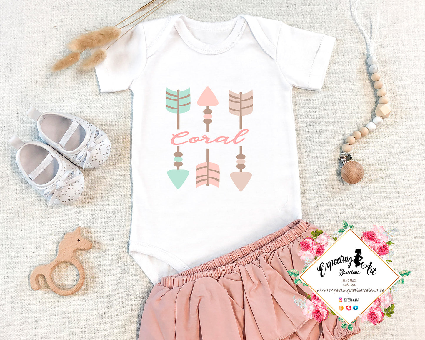 Body Blanco Personalizado para Bebés con Nombre - Modelo Coral Flechitas Boho