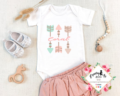 Body Blanco Personalizado para Bebés con Nombre - Modelo Coral Flechitas Boho