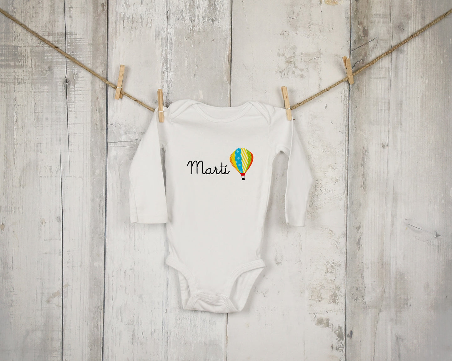 Body Blanco Personalizado para Bebés con Nombre y Cumpleaños - Mod. Globo Aerostático